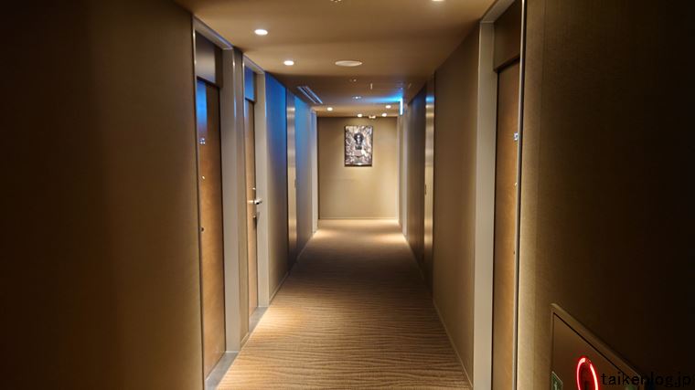 ホテル アクアチッタ ナハの客室フロアの廊下