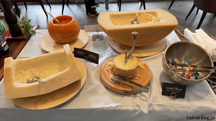 ホテル アクアチッタ ナハ 朝食ビュッフェのチーズ