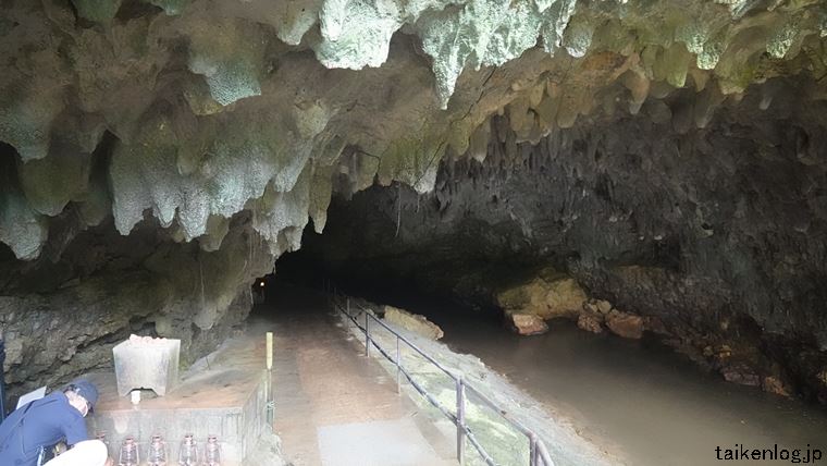 ガンガラーの谷のイキガ洞の入口