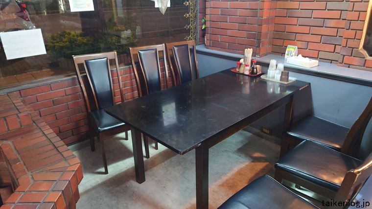 ハイウェイ食堂のテーブル席 その2