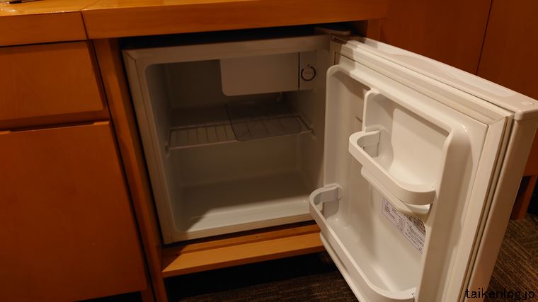 ホテルロコアナハのエコノミーツインの冷蔵庫