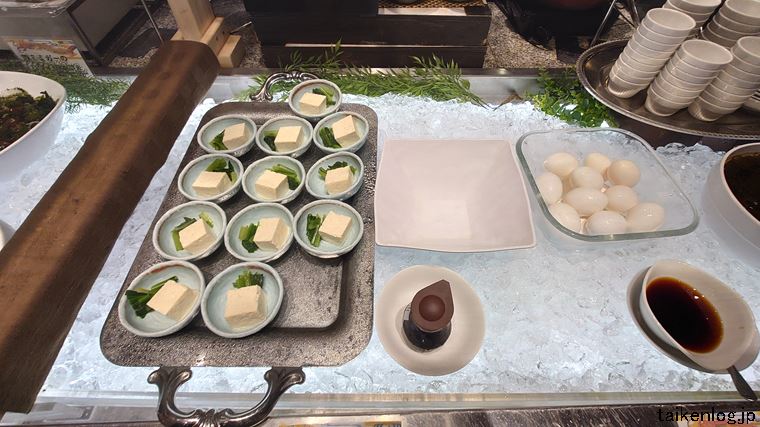 ホテルロコアナハ 朝食ビュッフェの島豆腐と温泉卵