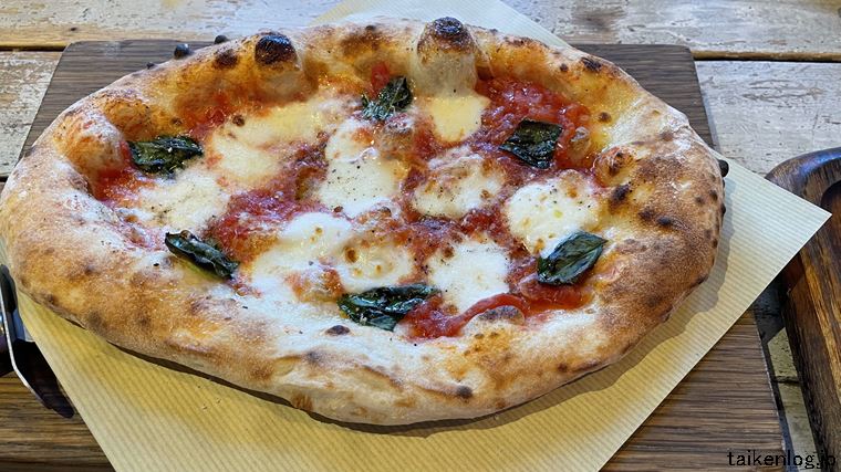 蔵6330 ランチのメイン料理 自家製モッツァレラチーズと季節の素材を使ったピザ
