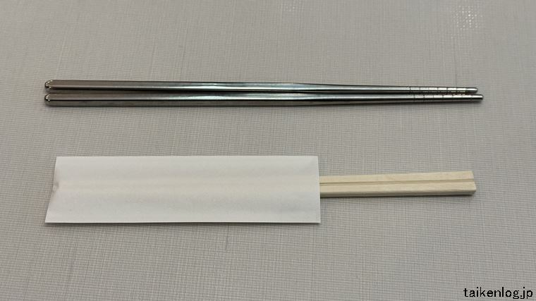 じゅうじゅうカルビの金属製の箸と割り箸