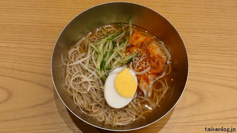 かみむら牧場の食べ放題 100品 ジャストミートコース以上で注文できる「本格牛骨スープの韓国冷麺」実際に利用したときの現物