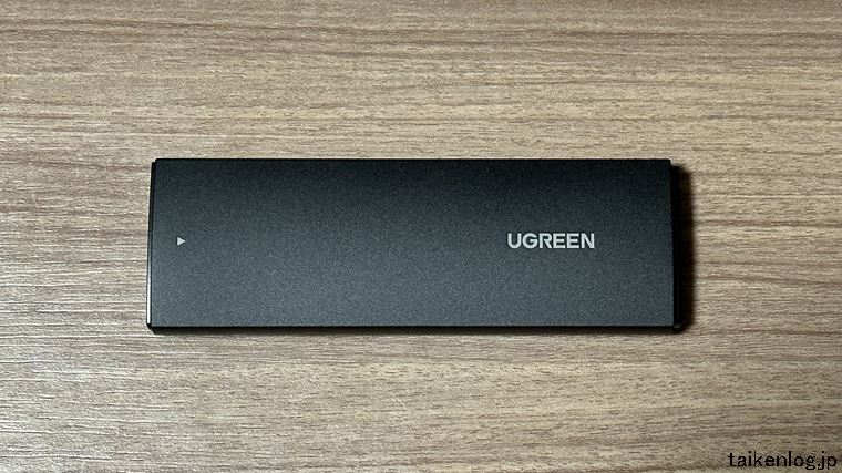 UGREENのM.2 SSD 外付けケースの外観 正面
