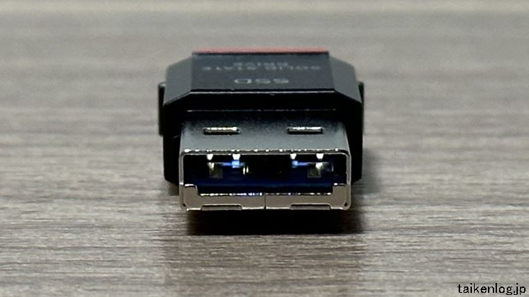 SSD-PST1.0U3-BAの外観 USB面