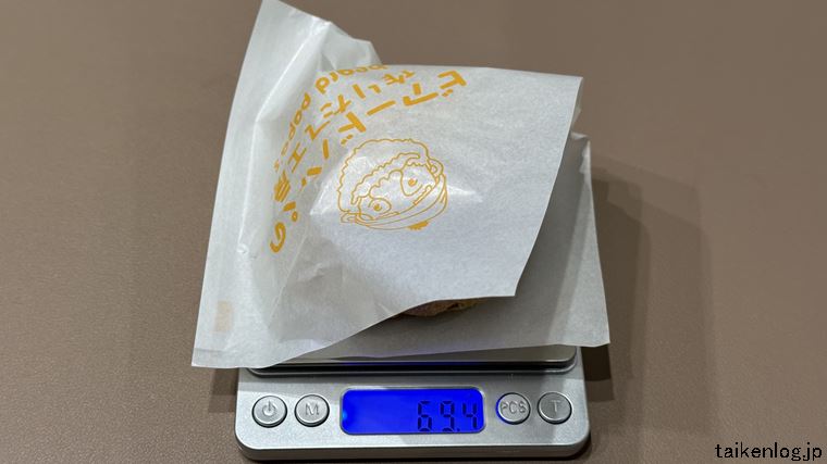 ビアードパパのカスタードパイシュークリームの重さ(69.4g)