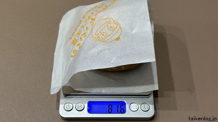 ビアードパパのカスタードパイシュークリームの重さ(81.6g)