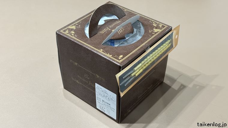 樹杏 クリスマスホールケーキ(Xʼmas ソワレ、税込3218円、直径約12㎝)の外箱