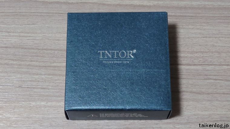 TNTOR モバイルバッテリー 10000mAhの外箱 表面