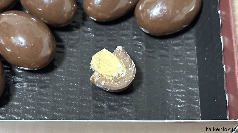 ロッテ アーモンドチョコレートの断面