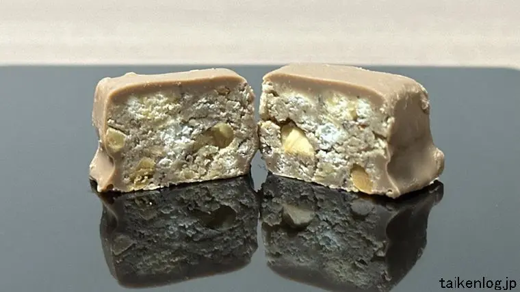 ブラックサンダーひとくちサイズ ナッツ＆ショコラの外観 断面