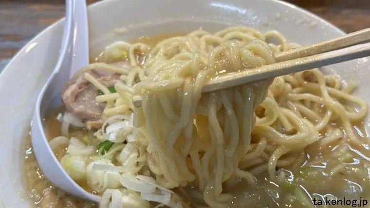 こってりらーめん誉のラーメンの麺 その1