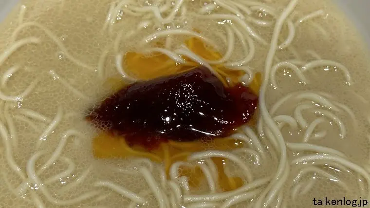 一蘭 カップラーメンに秘伝のたれを入れた状態