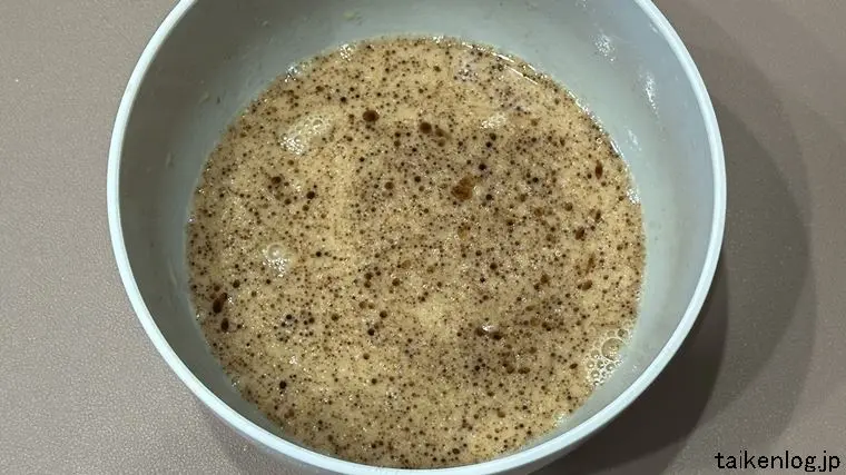 一風堂 プラントベースラーメンの白丸スープに赤丸用の辛味噌と香油を投入して混ぜた状態