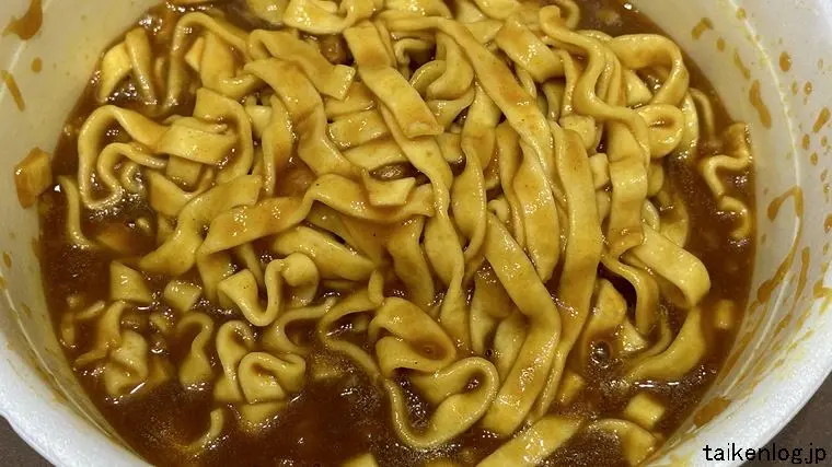 明星 ふぅどデリバリー 道の駅うずしお 淡路島産たまねぎカレーうどんの完成した状態