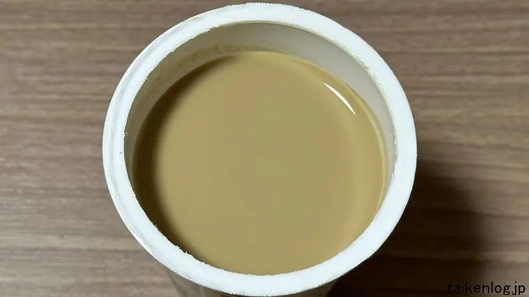 ドトール カフェラテの蓋を開封した状態