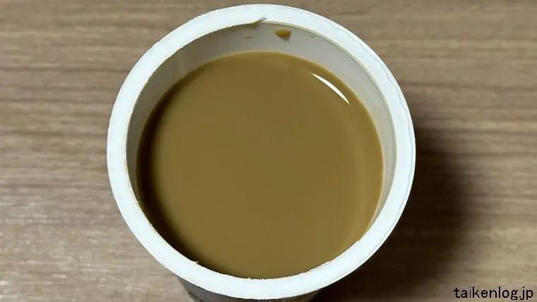 ドトール コーヒーたっぷりラテの蓋を開封した状態