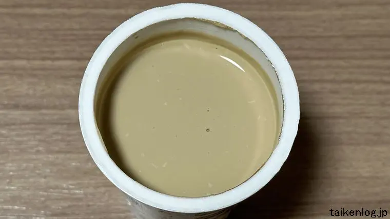 ドトール 牛乳たっぷりラテの蓋を開封した状態