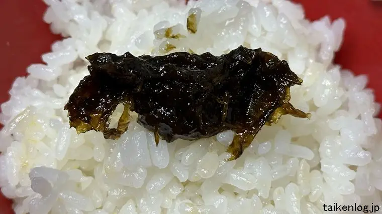 久世福商店 黒海苔佃煮を白飯に載せたようす