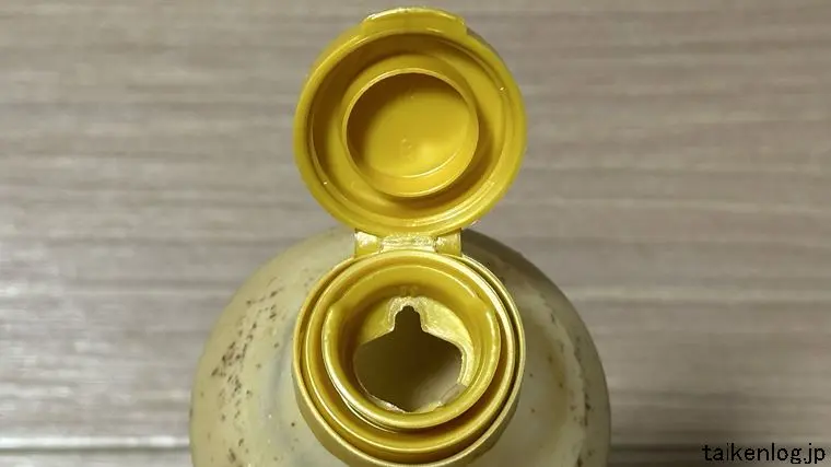 ロピア ごまドレッシングの吐出口