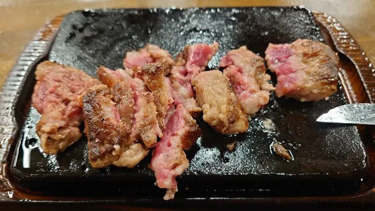 やっぱりステーキ 新都心真嘉比店の中落ちカルビステーキ180gの肉塊その2の断面