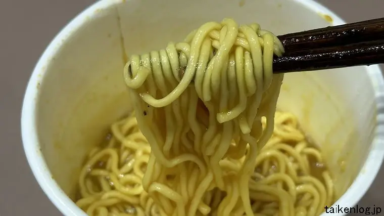 エースコック よこすか海軍カレー ラーメンの麺