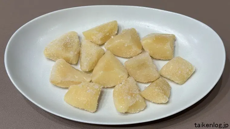 ドール冷凍白桃 全容