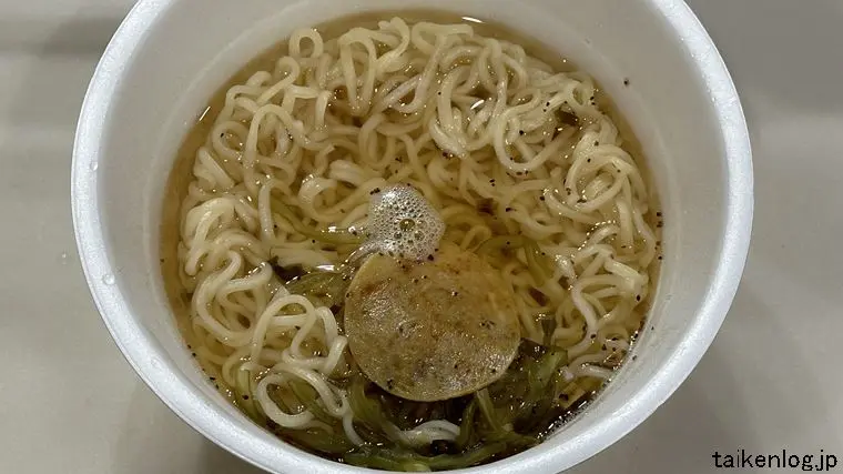 名店の味 桂花カップラーメン 熊本マー油豚骨に熱湯を入れて5分経過した状態