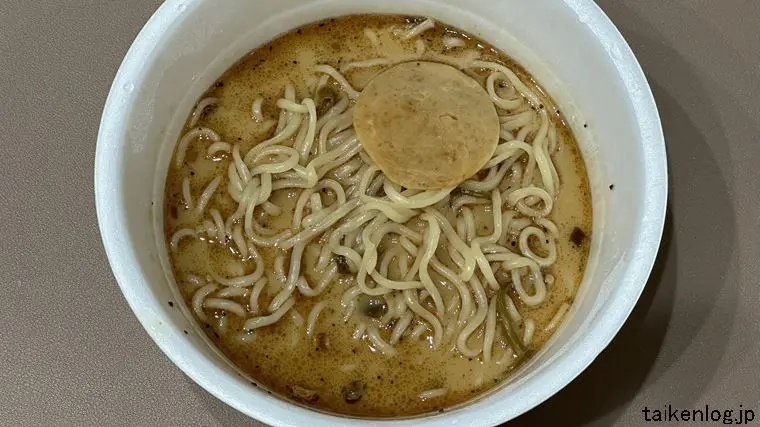 名店の味 桂花カップラーメン 熊本マー油豚骨の完成状態