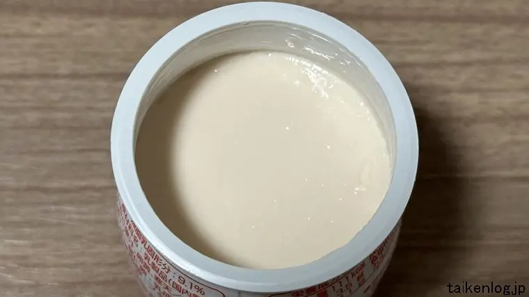 ルナ バニラヨーグルト 福岡あまおう苺の蓋を開封した状態