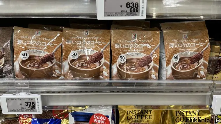 イトーヨーカドーの陳列棚に並ぶセブンプレミアム 深いコクのコーヒー