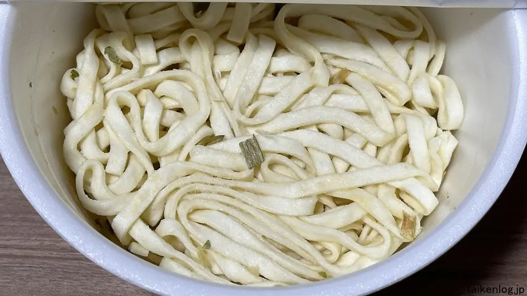 日清の最強どん兵衛 カレーうどんの麺