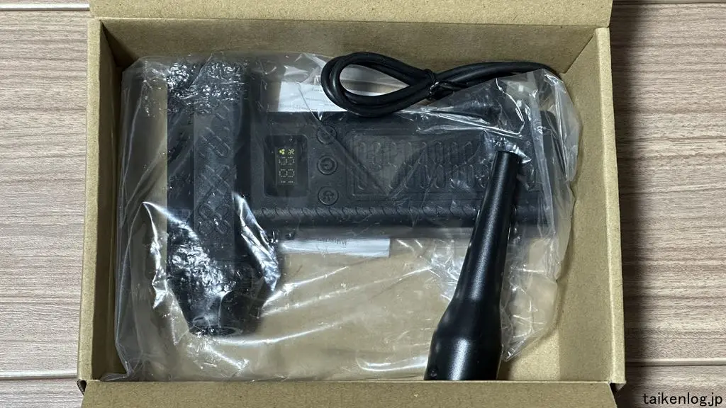 999円 激安 電動エアダスターの外箱を開梱したようす