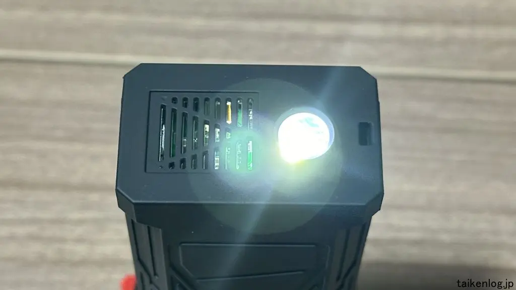 Aetyt 電動エアダスターの外観 底面のLEDライト