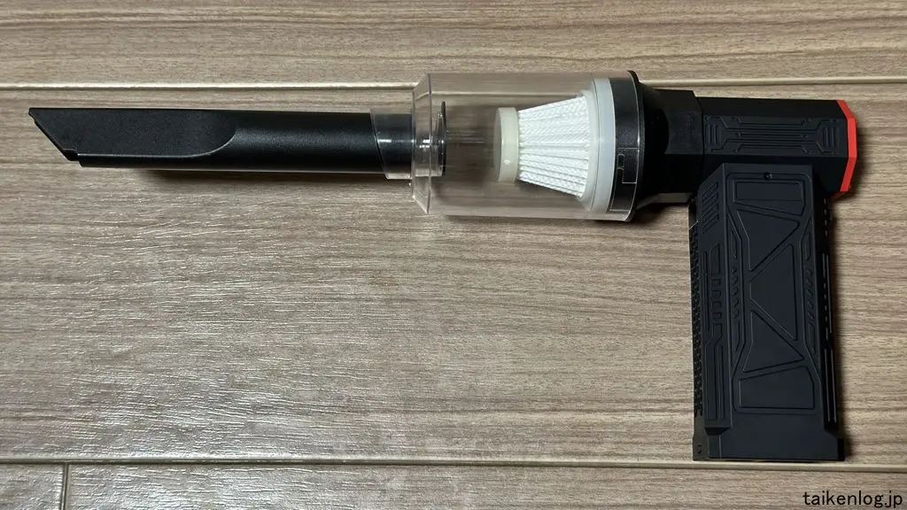 Aetyt 電動エアダスターのミニ掃除機用アタッチメントを取付けた状態
