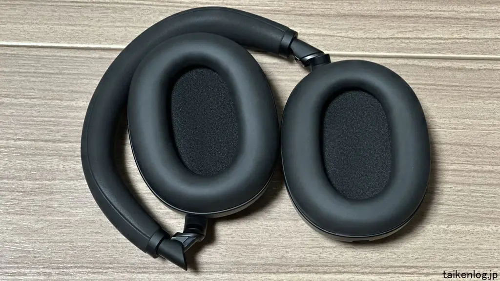 ソニー WH-1000XM6のヘッドフォン本体(裏面)折り畳んだ状態