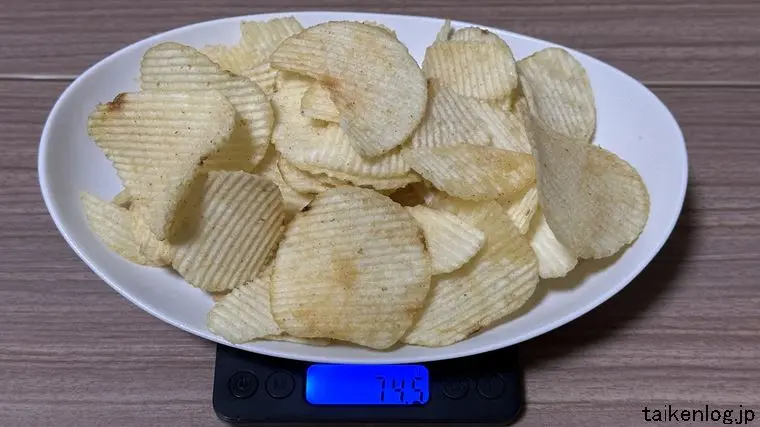 ポテトチップス Cook Do香味ペースト味 全容の重さ