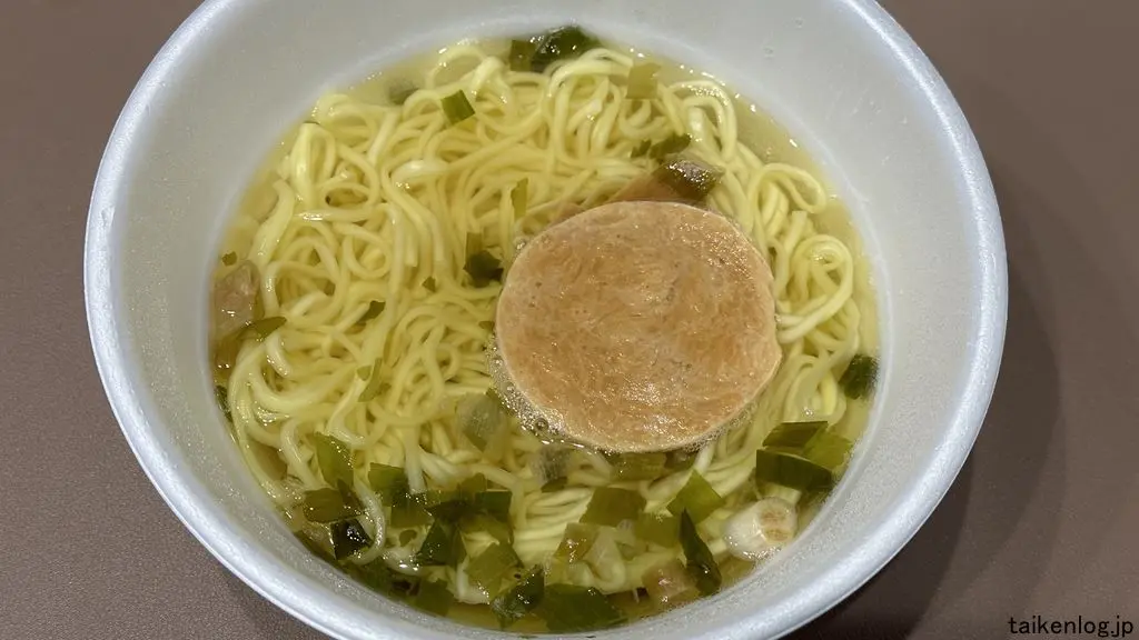 麺屋一燈 濃厚魚介鶏白湯ラーメンに熱湯を入れて5分経った状態